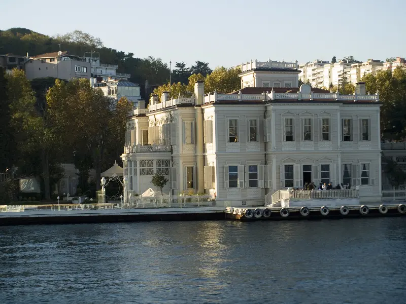 Aya Nikola Rum Ortodoks Kilisesi